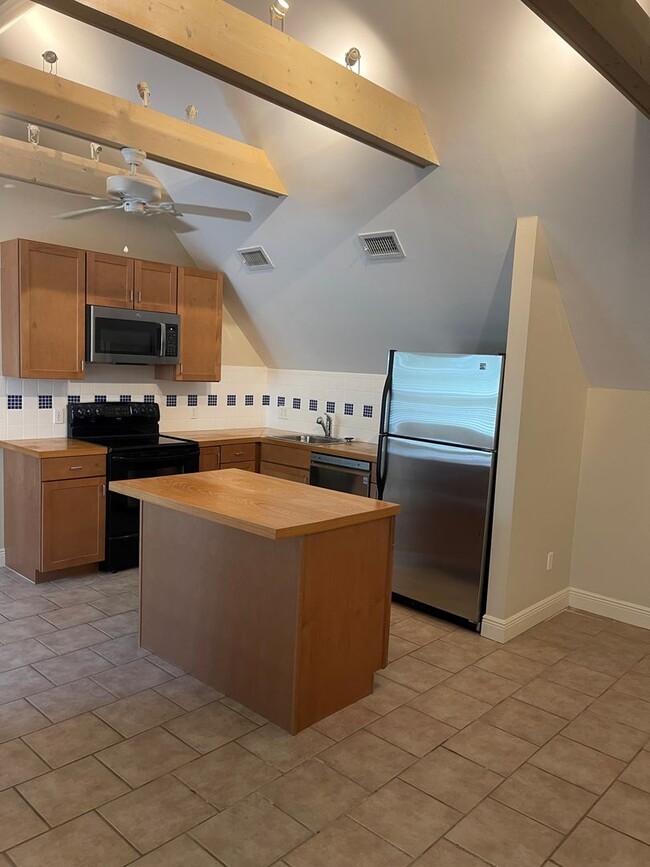 Photo - Beautiful apartment on parklike grounds