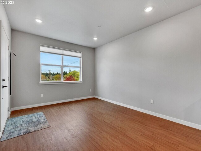 Building Photo - Contemporary 1 Bed  1 Bath Condo in N. Por...
