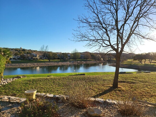 Foto del edificio - 547 Fairway Dr