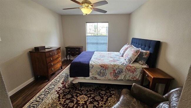 Foto del edificio - 3025 Walnut Bend Ln