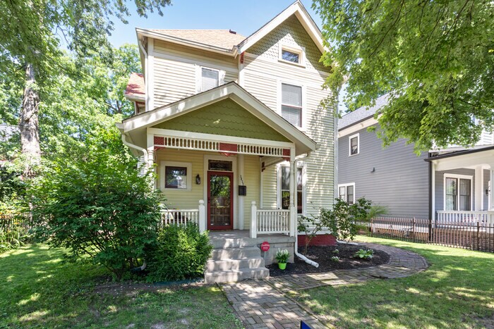 Primary Photo - Gorgeous Victorian in the Old Northside!