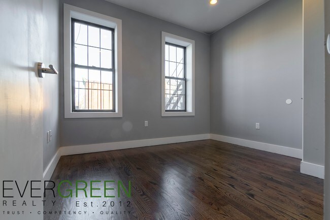 Building Photo - 417 Throop Ave