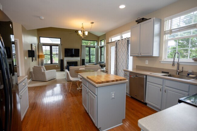 Foto del edificio - Rare Opportunity in Potomac Crossing!