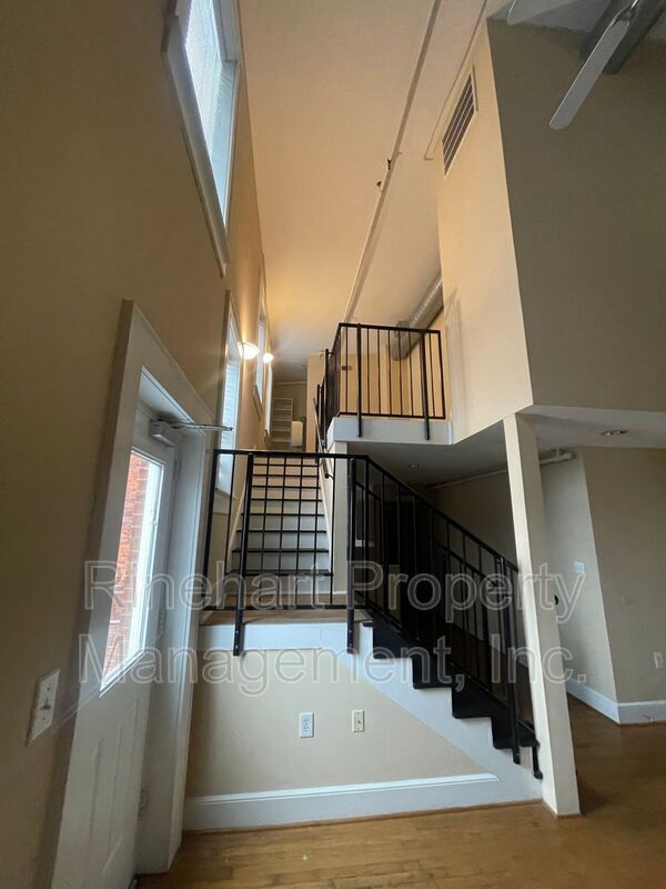 Primary Photo - 210 E Main St