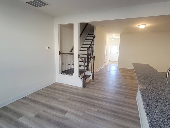 Building Photo - 2100 Solana Wds Dr