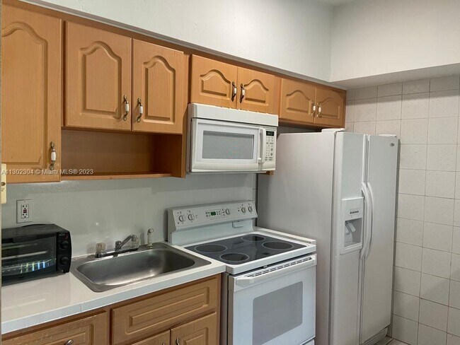 Foto del edificio - 3360 NW 215th St