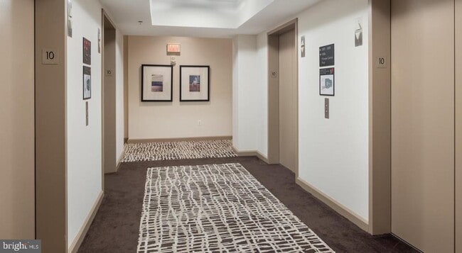 Foto del edificio - 204 W Washington Square