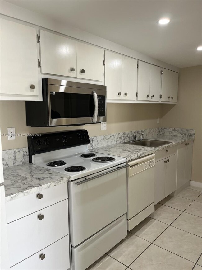 Building Photo - 4220 NW 79th Ave