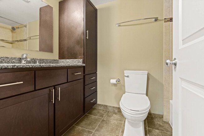 Building Photo - Oakcrest Condominiums