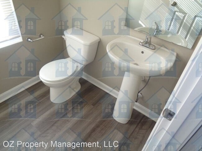 Building Photo - 4 br, 2.5 bath House - 426 West Kemper Road,