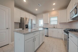 Building Photo - 7446 French Quarter Ct