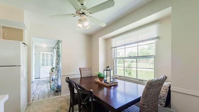 Foto del edificio - 5097 Wardcliff Dr. Unit A