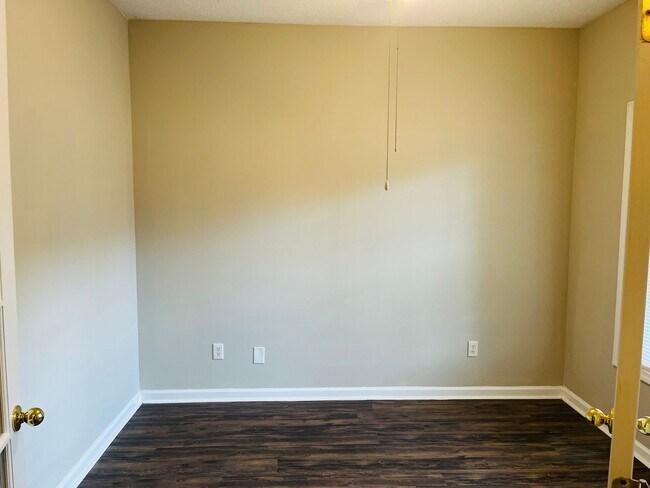 Foto del edificio - Beautiful 4 bedroom home sitting on 3 acres in Senoia! Must see!