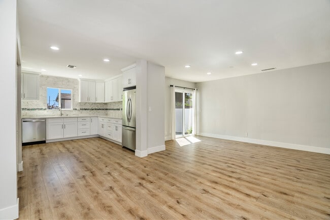 Building Photo - 6714 Amigo Ave