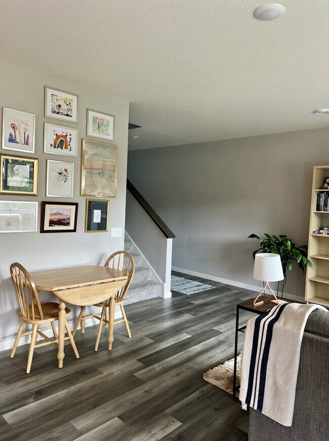 Foto del edificio - 2452 Greenbriar Ln
