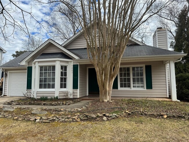 Building Photo - 3BR 2BA One Story Home with Fenced Backyard