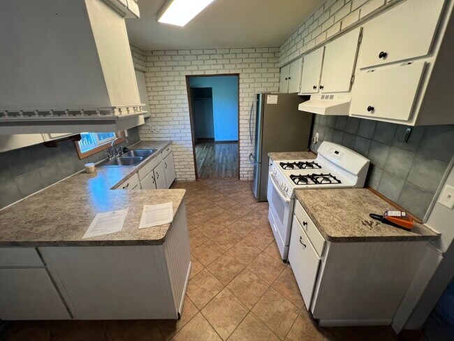 Foto del edificio - 11828 Monroe Cir NE