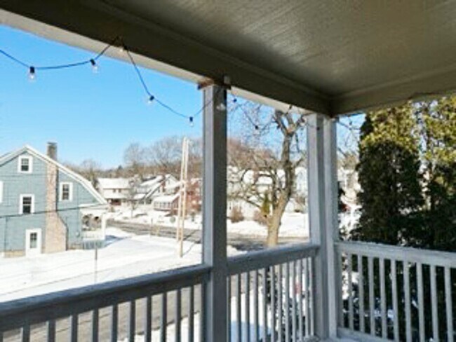 Foto del edificio - 405-407 Roosevelt Ave