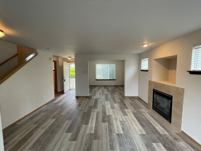 Building Photo - Spacious Home in Desirable Puyallup Neighb...