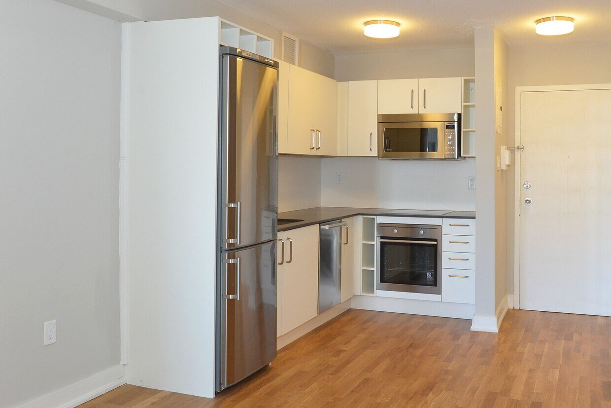 230 Oak Street Apartment for Rent in Toronto, ON