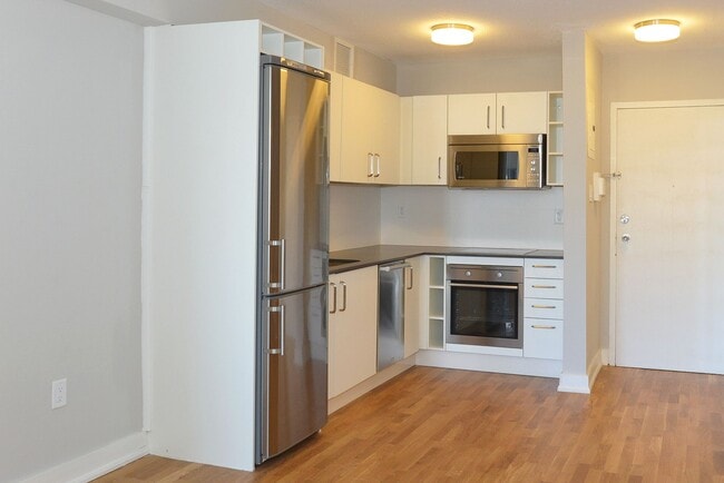 Building Photo - Oak Heights
