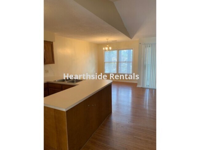 Foto del edificio - **2 Bedroom 2 Bath Upstairs Condo Centrall...
