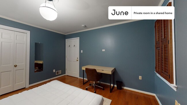 Foto del edificio - Private bedroom in 7 bed/4 bath Home