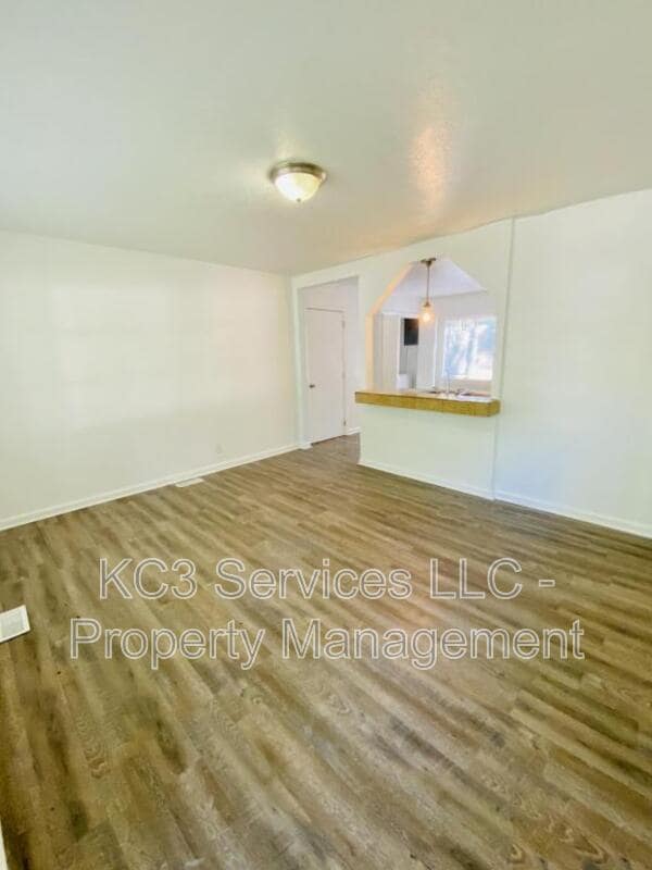 Foto del edificio - 9303 Stark Ave