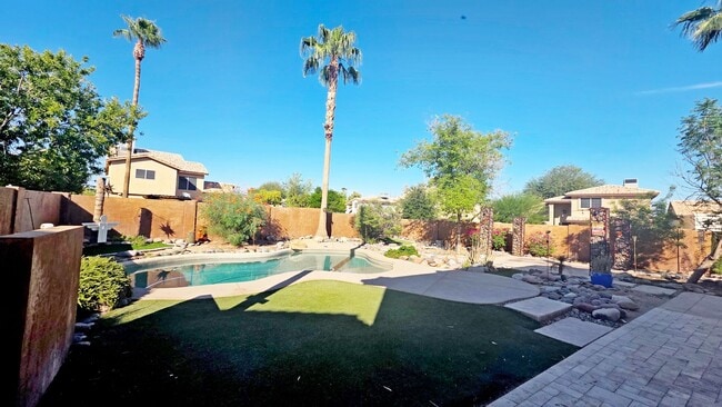 Foto del edificio - Ahwatukee Home with Backyard OASIS!