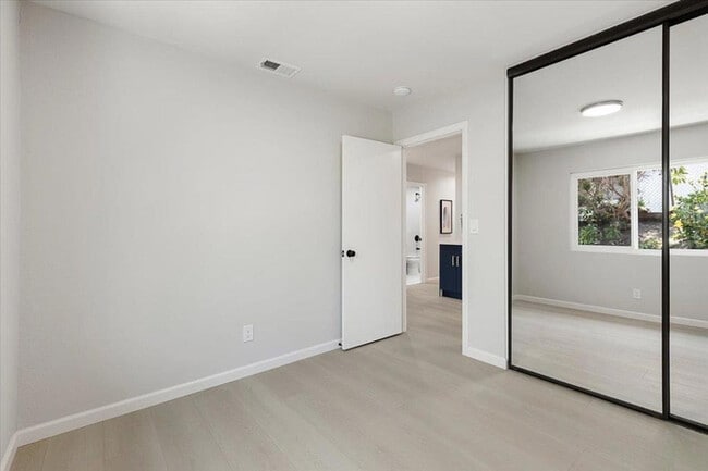 Foto del edificio - Renovated Single-Level 4BR Home with Modern Kitchen in La Costa – Carlsbad