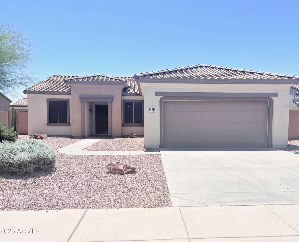 Foto principal - 16585 W Tranquility Ln