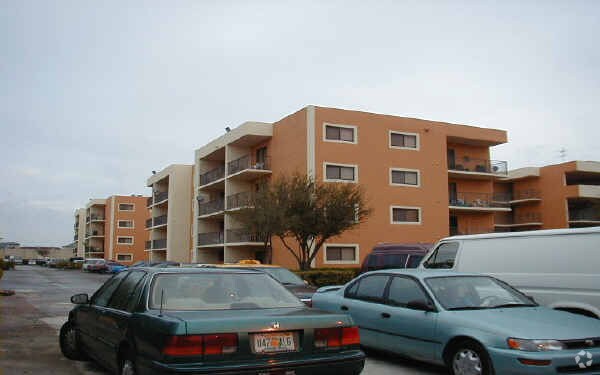Building Photo - El Pueblo De Vera Condominiums
