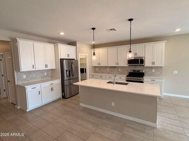 Foto del edificio - 3463 S 175th Dr