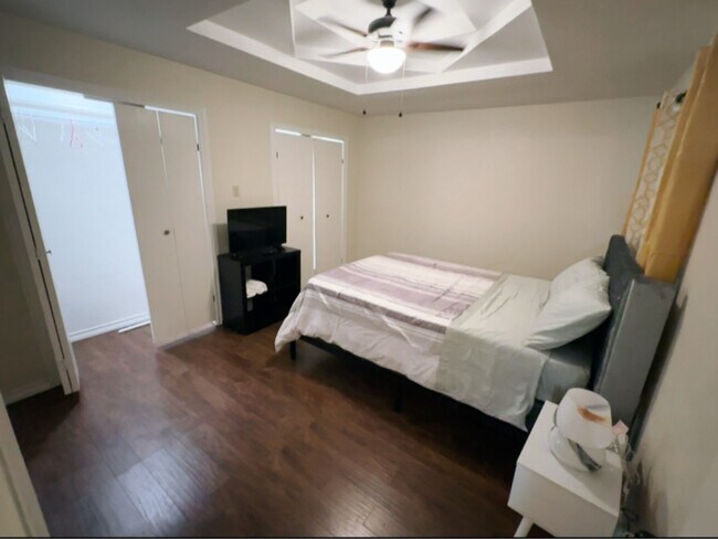 Foto del edificio - 900 Shady Creek Ln