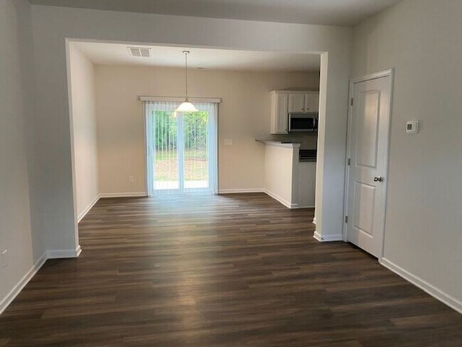 Building Photo - Home in the Heart of Gastonia!