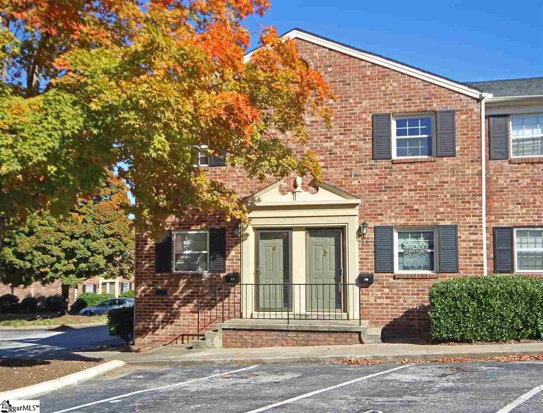Primary Photo - 2530 E North St