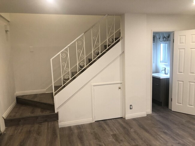 Building Photo - 25909 Viana Ave