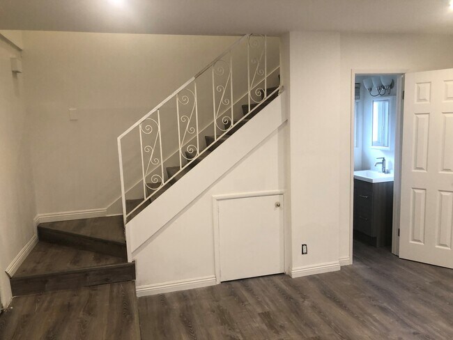 Foto del edificio - 25909 Viana Ave