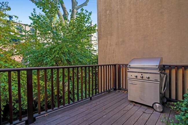 Building Photo - 633 Bloomfield St