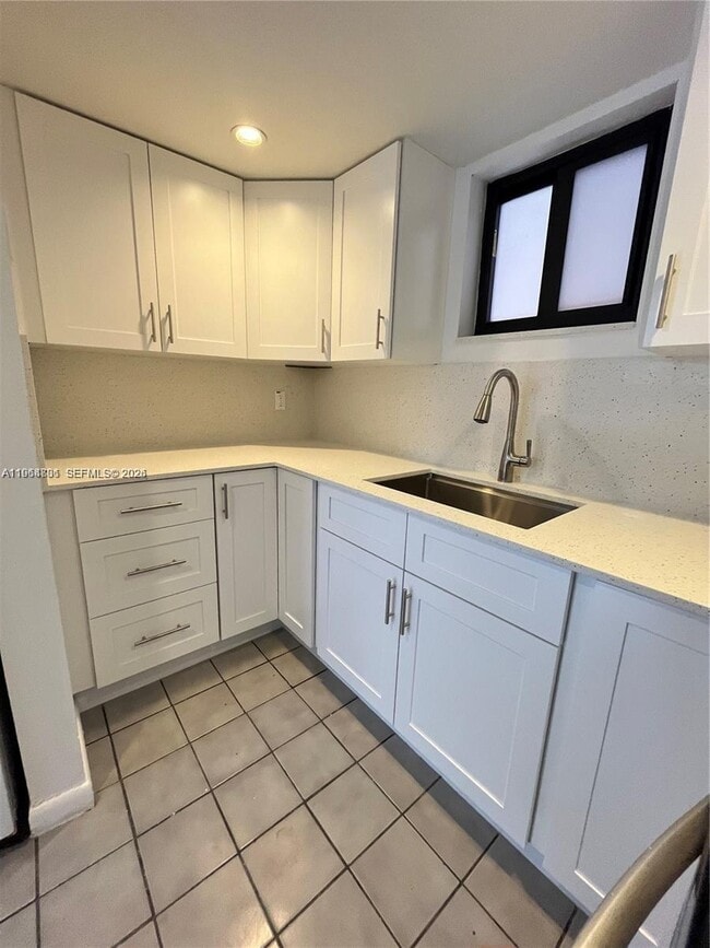 Building Photo - 5 Olive Dr