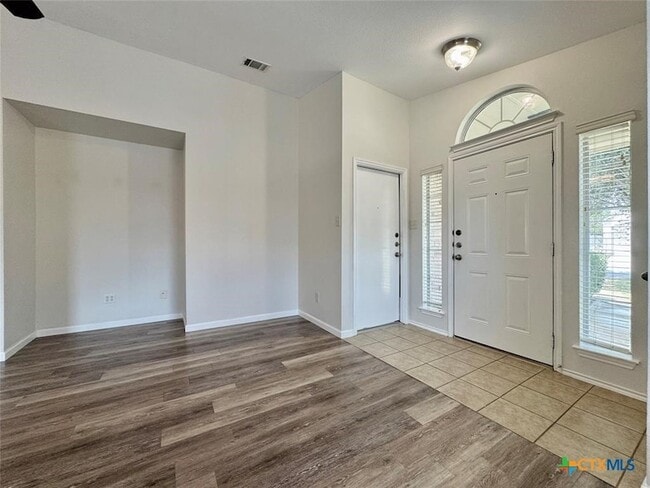 Foto del edificio - 916 Gentry Dr