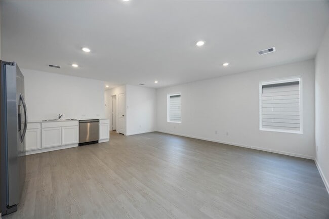 Building Photo - 385 Lucia Way