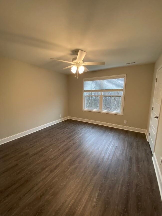 Building Photo - 1023 Glenkirk Dr