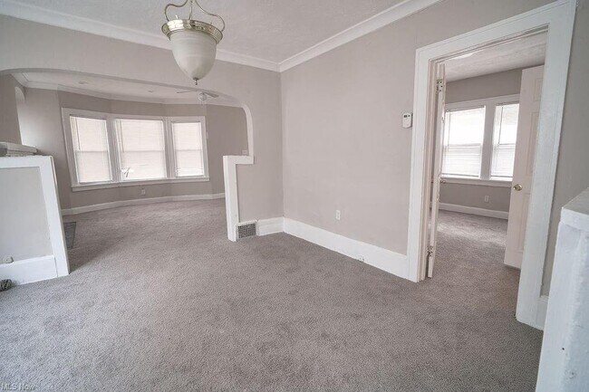 Building Photo - 3652 E 151st St