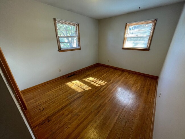 Building Photo - 957 N Redbarn Ln
