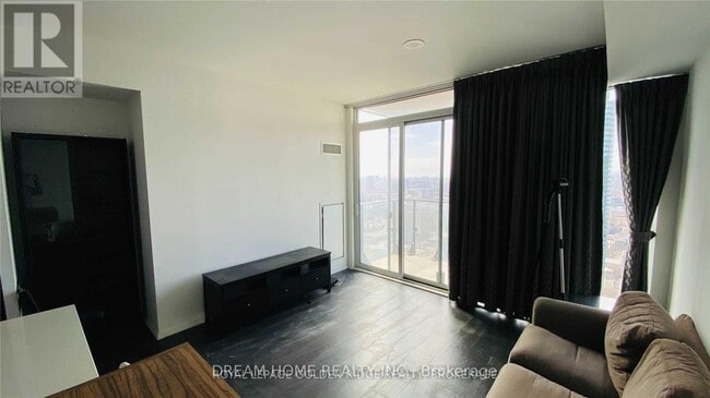 Building Photo - 75 St Nicholas St