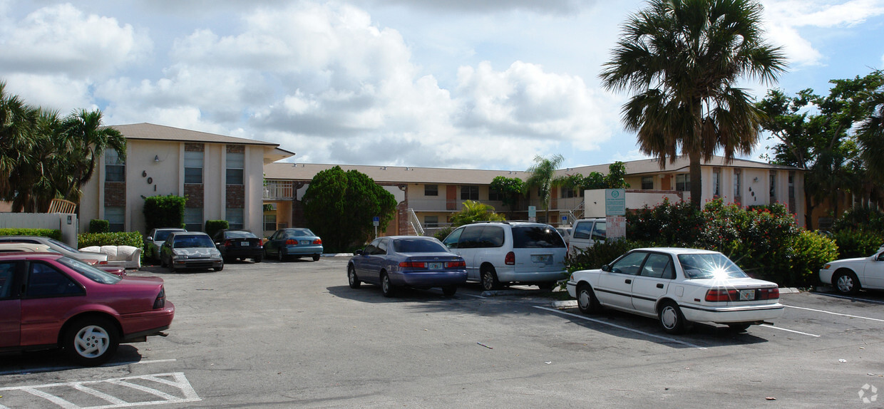 Baywood Apartments - San Marco Apartments