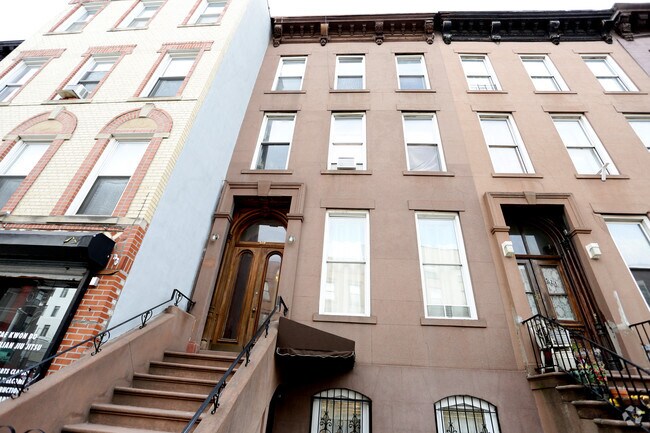Building Photo - 519 Henry St