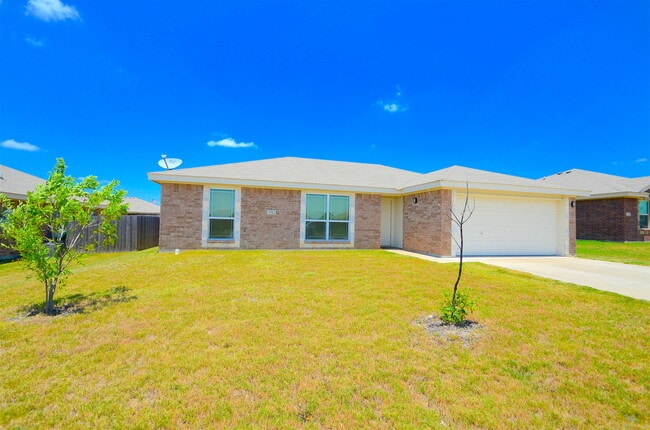 Building Photo - GREAT 3 BED/2 BATH HOME IN SKYLINE RIDGE- ...