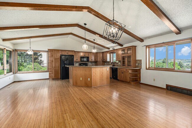 Foto del edificio - Big*Open*Private*Custom Home in Pinecliff D#20